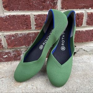 EUC *Retired* Willow Green Rothys size 8.5